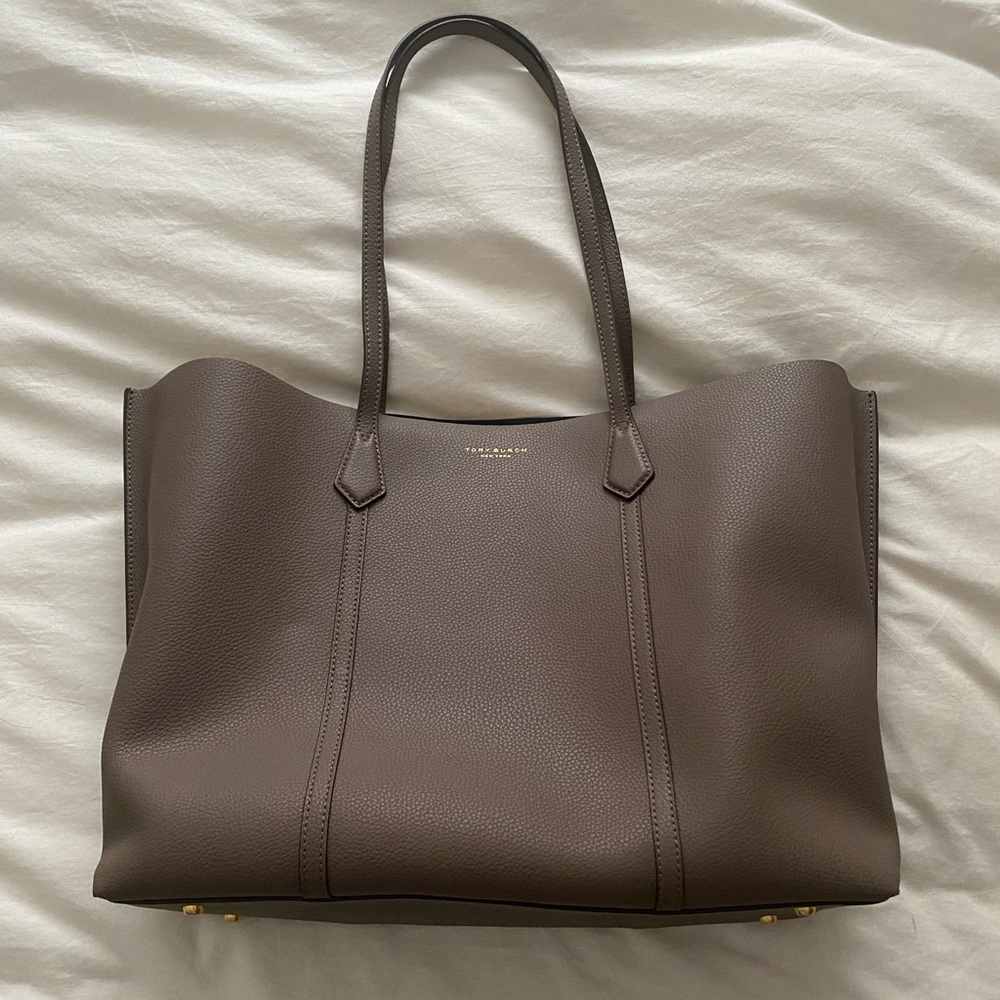 USED TWICE- Tory Burch Perry Triple Compartment Tote in Clam Shell